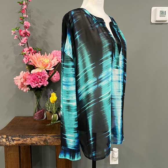 Two by Vince Camuto Top - Picture 3 of 11